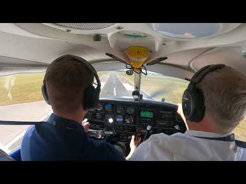 Student MAX crosswind (17kts) landing