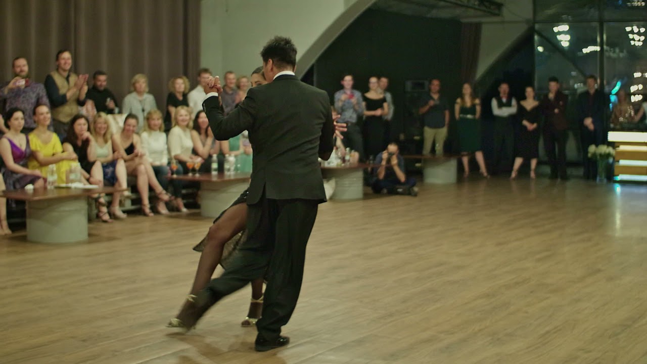 Roxana Suarez and Sebastian Achaval – Yapeyu by Juan D'Arienzo. 4/4 #SebastianyRoxana