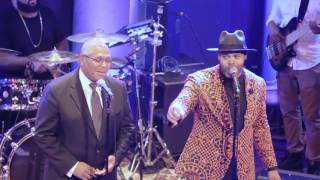 Eric Roberson &amp; Pops singing &quot;Do The Same For Me&quot;