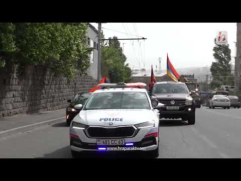 Պարեկը հայհոյանքով է խոսում ավտոերթի մասնակցի մասին