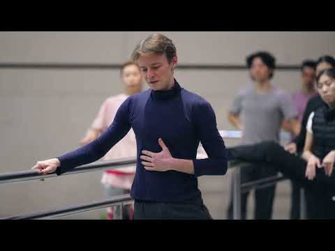 #InternationalDanceDay | Hong Kong Ballet Class with Daniil Simkin 香港芭蕾舞團熱身課