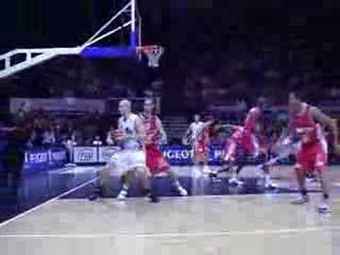 30 17-10-07 BCO-Charleroi - Greg Brunner krijgt GEHEEEEL ONT