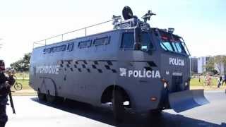 "Copa pra Quem?" em Brasília - Tropa de Choque fecha a avenida