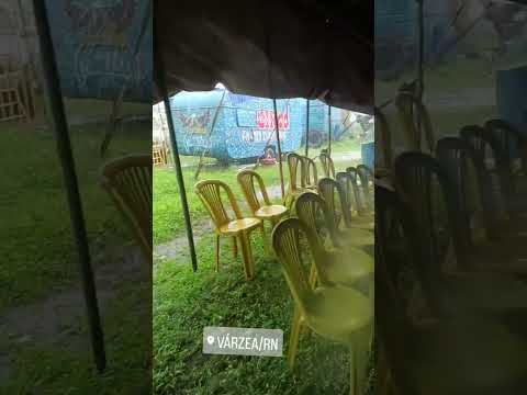 Chuva repentina em Várzea (RN) é aproveitada de forma criativa por uma equipe do circo