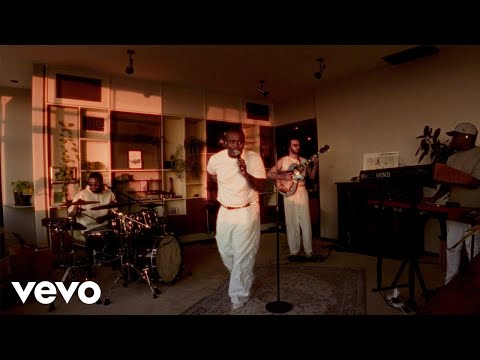 Lloyiso - LIVE IN THE ROOM. Johannesburg. [The Intro]