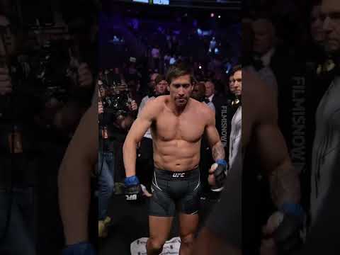 Ripped JAKE GYLLENHAAL Filming New Movie ROAD HOUSE at UFC 285 #shorts