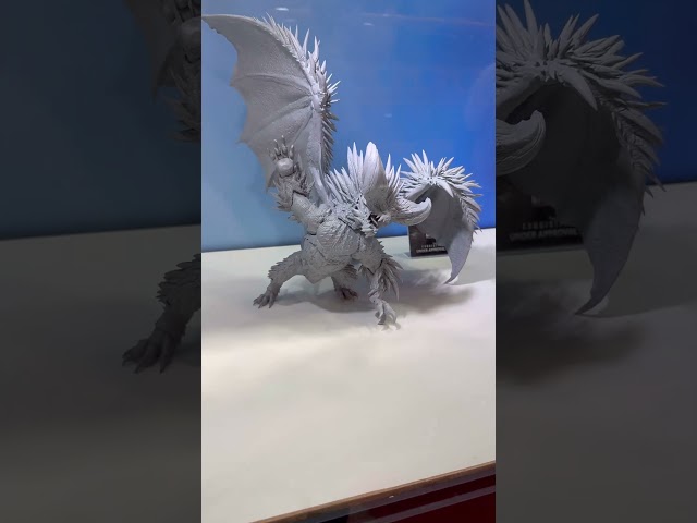 Vídeo relacionado con Capcom Monster Hunter: Arzuros Fluffy Egg-Shaped Plush