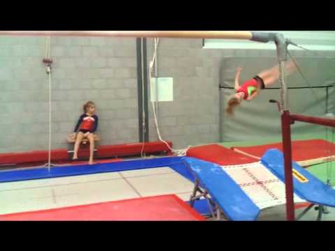 Juul van Ooijen hele schroef achterover uit trampoline