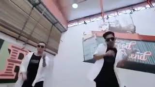 Download lagu Viral chicken dead dead alias mate mate jangan mp3 Download lagu Viral chicken dead dead alias mate mate jangan mp3