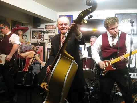 Fireballs UK @ The Chestnut Inn, Worcester...1/10/2022  "Saturday Night at The Duck Pond"