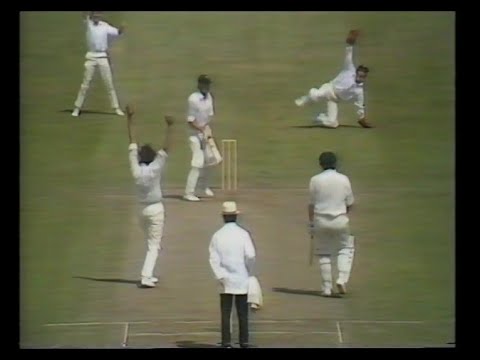 ROSS EDWARDS c ALAN KNOTT b GEOFF ARNOLD 0 ENGLAND v AUSTRALIA TEST 4 DAY 3 HEADINGLEY JULY 29 1972