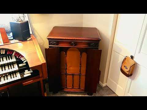 "Dainty Miss" - Nat Shilkret and the Victor Orchestra - 1926 Victor Credenza