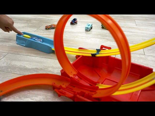 Vídeo relacionado con Hot Wheels Track Builder Caja Lata de Gasolina Set de Pistas para Coches de Juguete (Mattel HDX78)