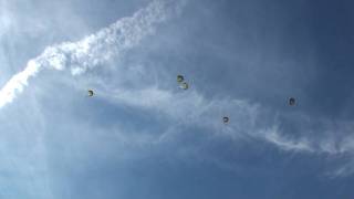 preview picture of video 'Convoy to remember 2010 Dakota-C47  Paratroopers drop off'