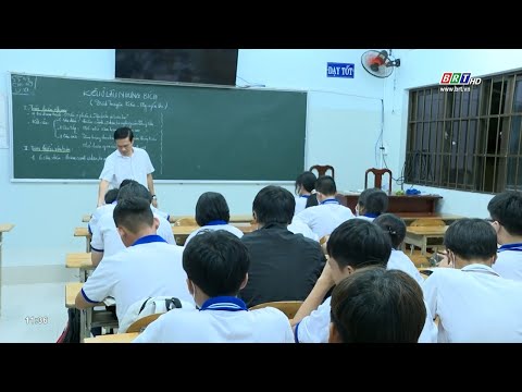 Lớp phổ cập ban đêm - Nơi tiếp nối những con chữ cho HS nghèo