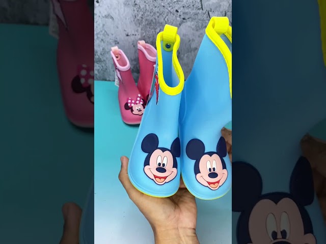 Vídeo relacionado con Chicco, Botas de Lluvia para Niña y Niño, Botines de Goma Cómodos, Ligeros y Flexibles, Zapatos Niños y Niñas, Designed in Italy