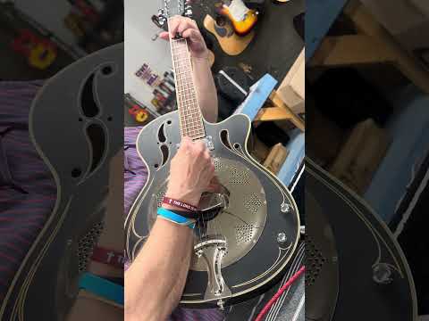 Johnson JR-550. Acoustic Electric Resonator.(W Hardcase)(Biscuit) image 24