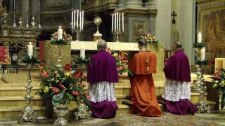 preview picture of video 'Secondi Vespri pontificali di Sant'Eusebio nella Cattedrale Metropolitana di Vercelli (2009)'