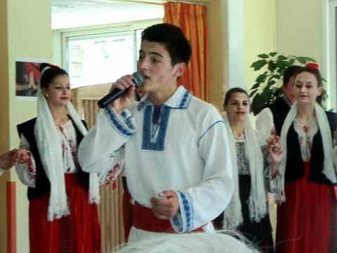 FLORICICA din Posesti, Prahova- solist Gabi Coman canta la casa de batrani din Villedieu