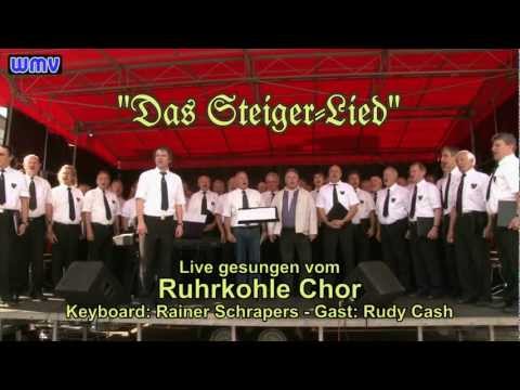 Lebende Bergmannsfigur und Ruhrkohle-Chor