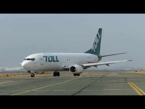Plane-spotting on a taxiway - Close-up action at Brisbane Airport (737-4F/737-8)