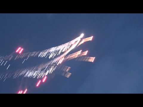 Weston Park in the Dark 2014, Fox Glider acrobatic firework