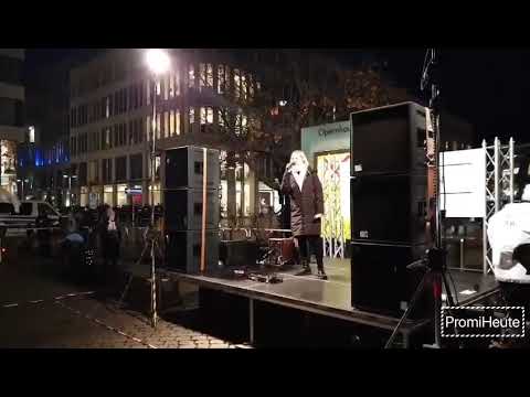 Jana aus Kassel vergleicht sich wieder mit Sophie Scholl bei Querdenker Versammlung in Hannover