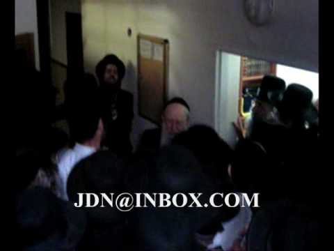 Slonimer Rebbe dancing  upon hearing about the release of the Emanuel parents