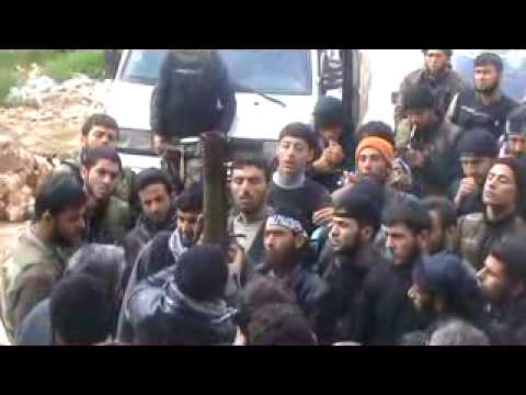 استعدادات مقاتلي كتيبة مصعب بن عمير قبل بدء اقتحام نقاط قوات النظام في محيط مدرسة الشرطة ضمن مجريات معركة المغيرات صبحا