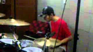 Kapela L.A. - Ve vlnách (Recording Drums in the Studio).mp4