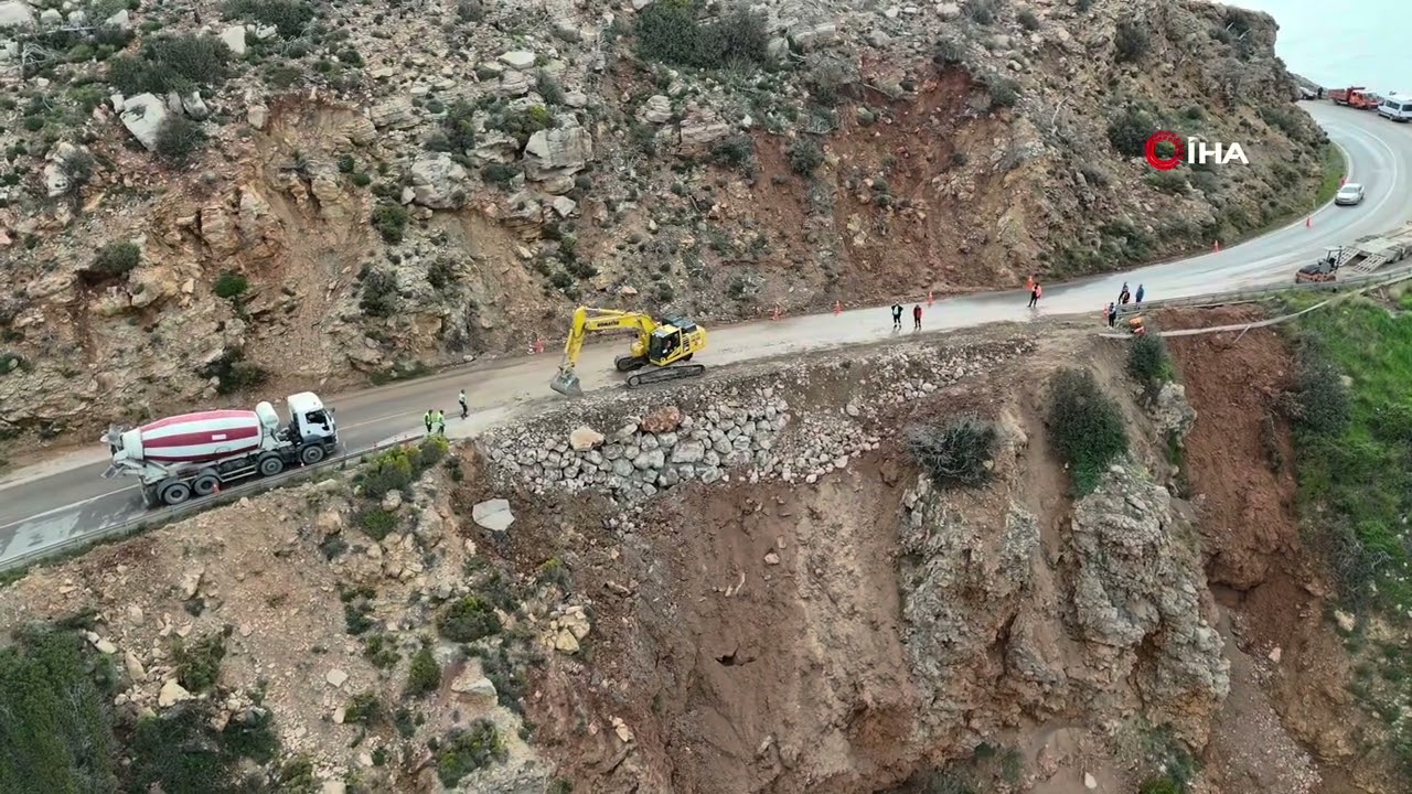 Mersin Antalya Karayolunda Çökme Sonrası Yoğun Onarım