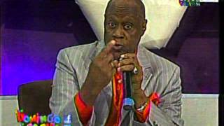 Jhonny Ventura defendiendo al gato Leonel Fernandez