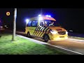 Motorrijder belandt in sloot na botsing met auto en raakt ernstig gewond