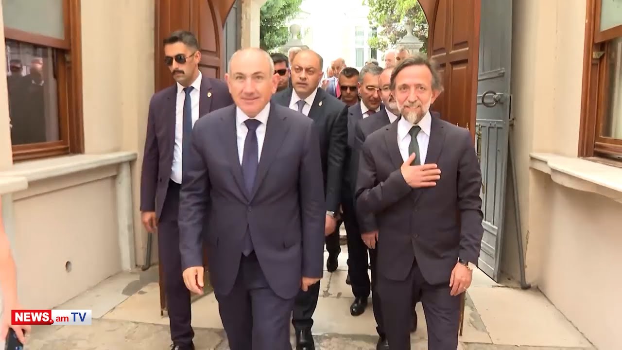 Paşinyan İstanbulda kilsəni ziyarət edib və şam yandırıb