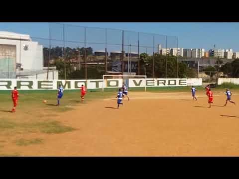 Goleiro realiza boa defesa após chute cruzado | avarzea.com.br