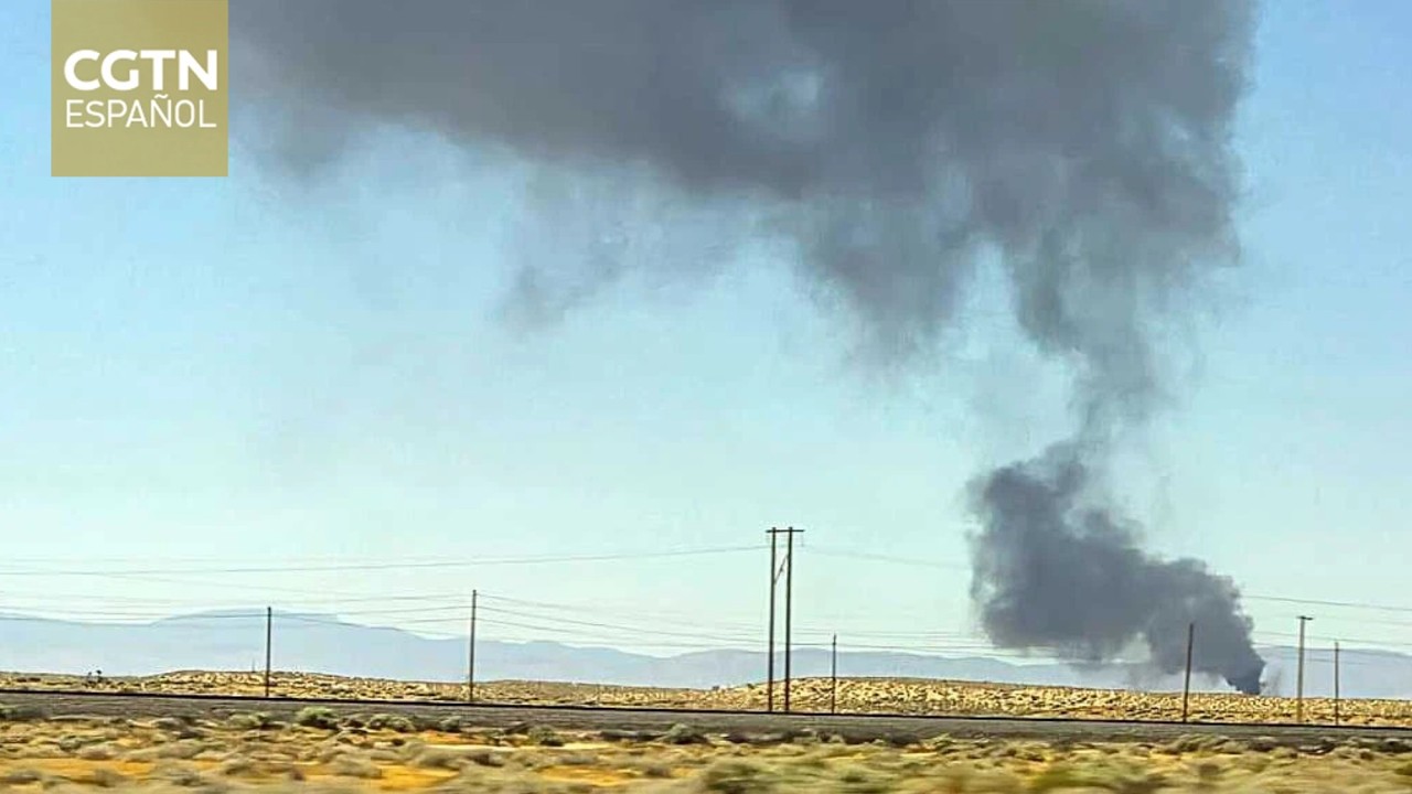 Un Bombardero B-52 de la Fuerza Aérea de EE. UU. se estrella en el estado de California