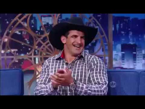 "Sofri quatro acidente mortífero, até raio caiu ne mim", diz homem em entrevista