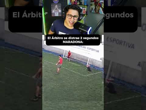Maradona cuando el árbitro se distrae XDDDDXDXDXDXD