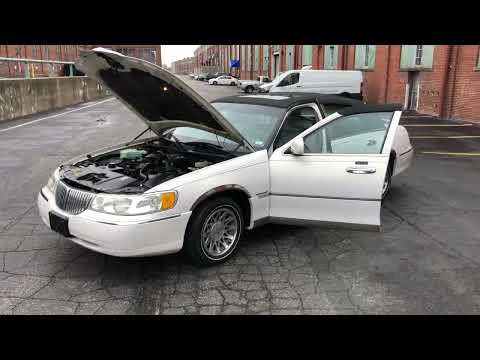 2000 Lincoln Town Car (CC-1590345) for sale in Saint Charles, Missouri