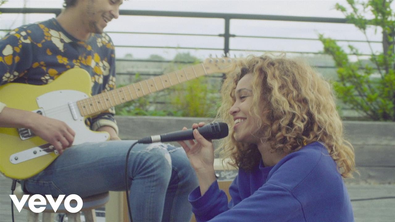 Izzy Bizu - Skinny (Rooftop Sessions) 