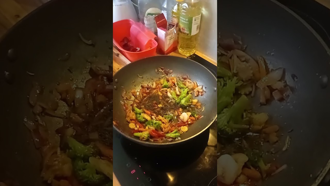 Easy and quick Chinese vegan  vegetables stir fry.