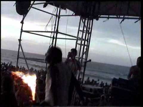 BALIKO Y LOS GLADIADORES CON LAS MANOS PA ARRIBA