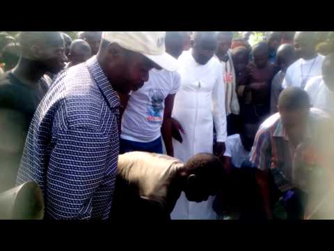 Enterrement chef Ohomi Okito Bernard