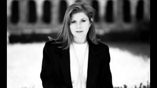 Kirsty MacColl - There's A Guy Works Down The Chip Shop Swears He's Elvis (Live Acoustic 1991)