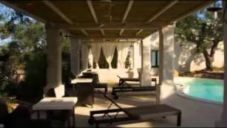 preview picture of video 'Tia Maria Contry Inn - Villa  con Trulli e Piscina a Racale nel Salento'