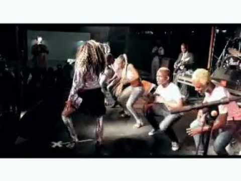 coco argentée version officielle dans la tanière 2012.mpg