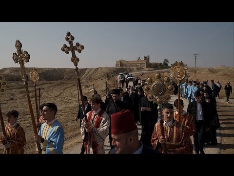 شاهد احتفالات وشعائر عيد الغطاس على ضفة نهر الأردن الغربية