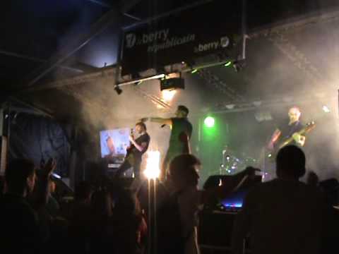 ADIKT- Get away (Live at Printemps de Bourges 2015)