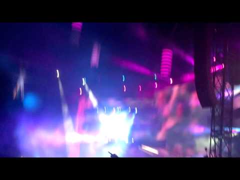 Muse plug in baby live at the emirates (in the crowd)