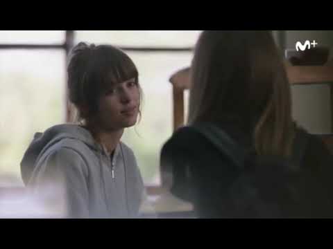 Noora singing lo malo song in skam es (scene)